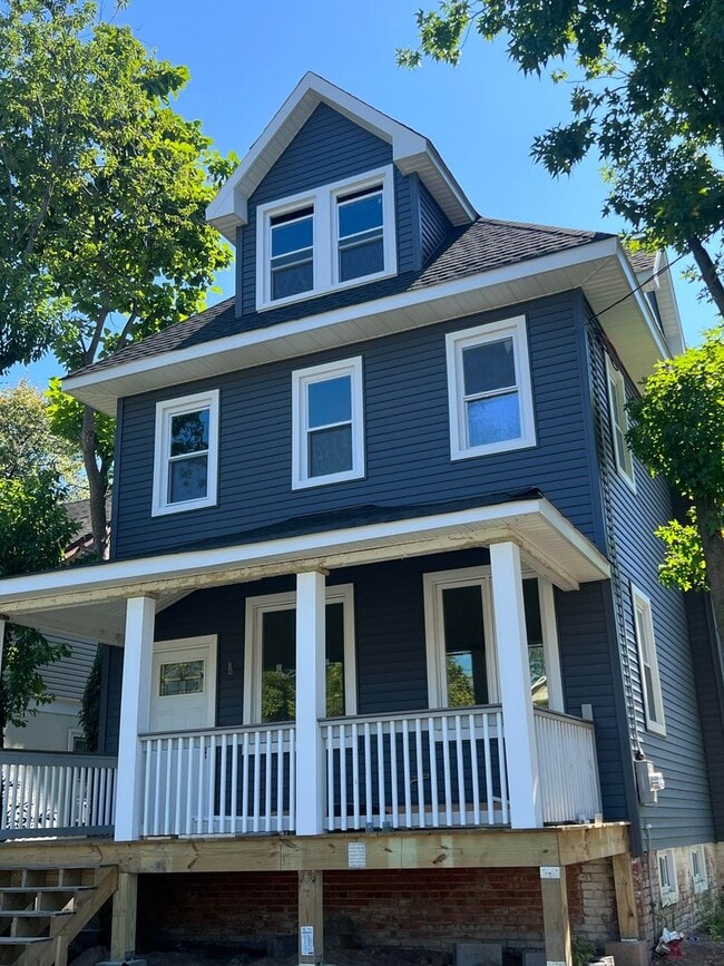 Stunning 5-Bedroom Home - Stunning 5-Bedroom Home