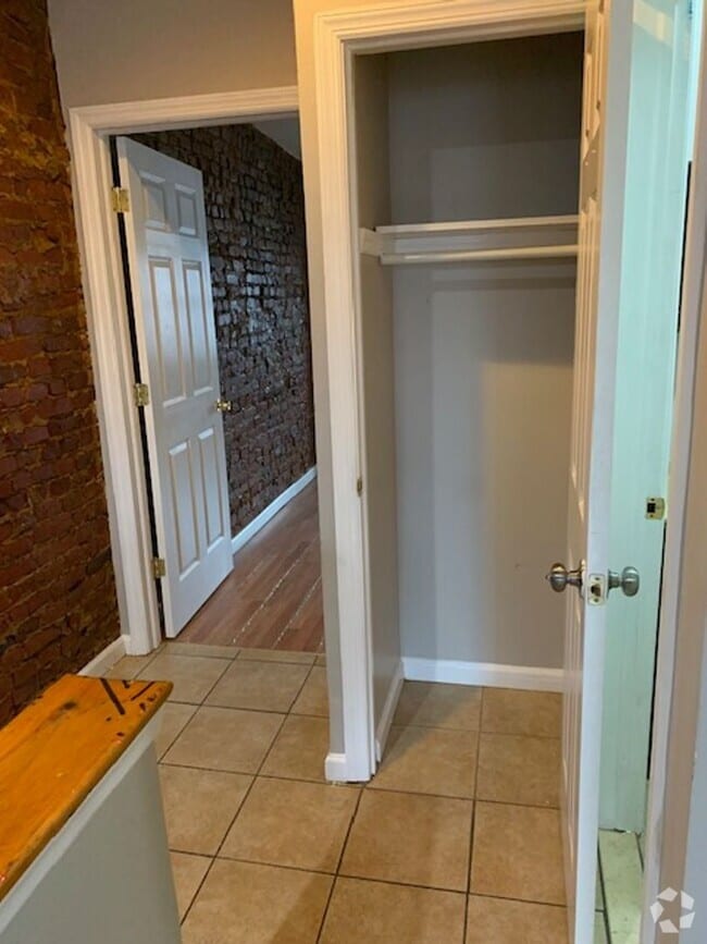 Building Photo - 3479 Amber St Unit 2nd Floor Rental