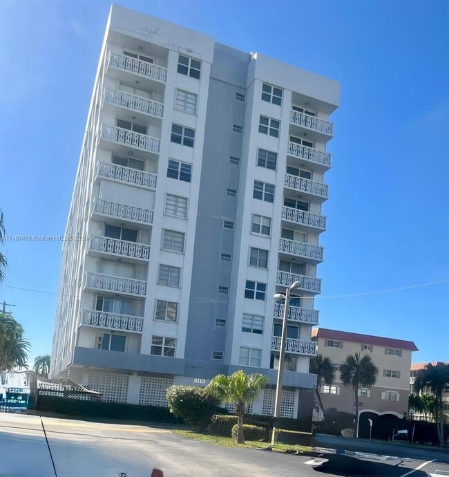 Building Photo - 3113 S Ocean Dr Unit 701