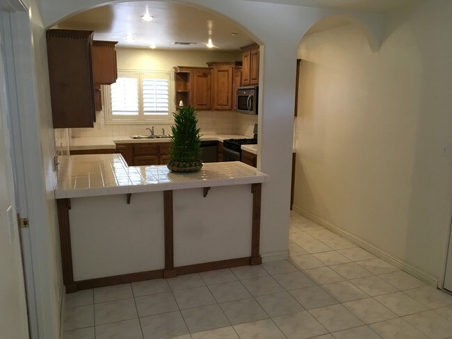 Photo - 923 Royal Oaks Dr