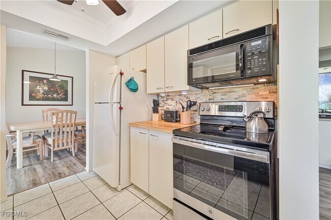 Photo - 8366 Charter Club Cir Unit 8