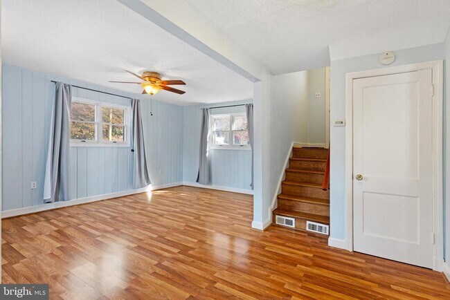 Photo - 1611 Ballard St