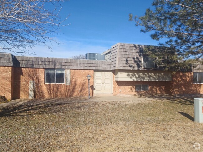 Building Photo - 1293 Colonial Pkwy Unit 3/2 Townhome