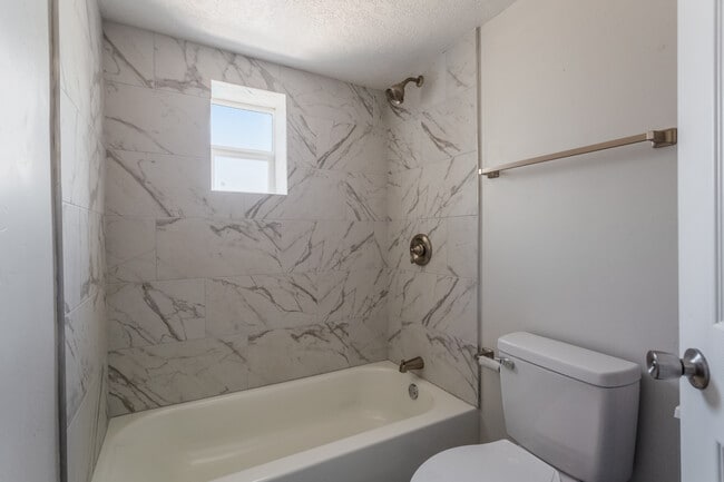 Photo - 5002 La Cienega St NW