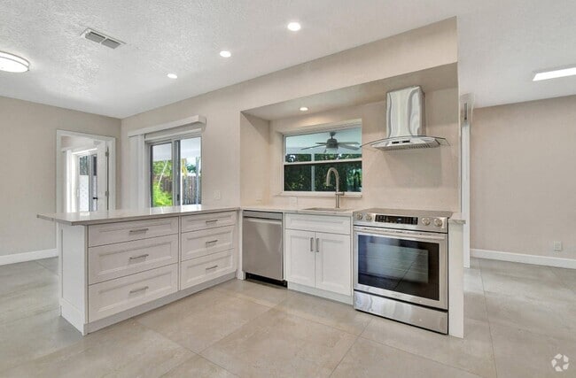Building Photo - 1060 NW 6th Ter Rental