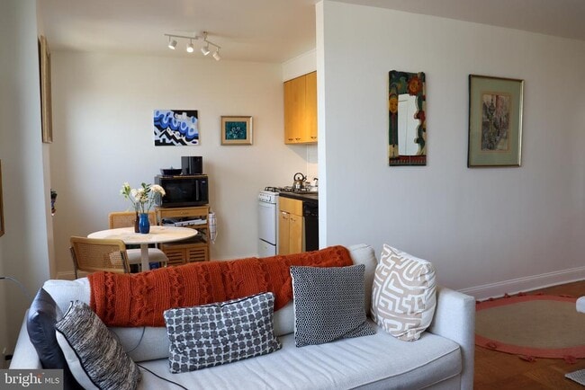 Building Photo - 2601 Pennsylvania Ave Unit 613