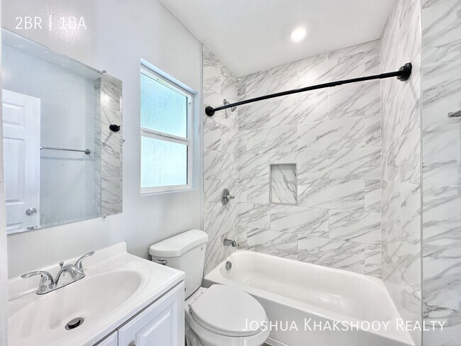 2035 1/2 W Martin Luther King Jr Blvd-