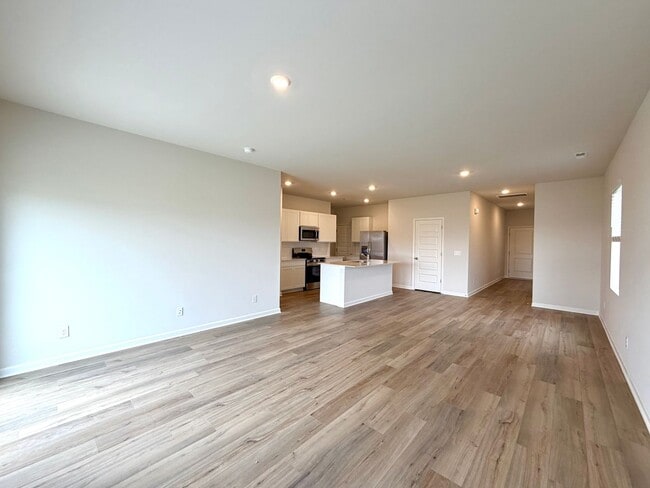 Photo - 900 Moray Ln