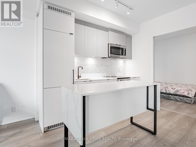 Photo - 285 Dufferin St Unit 827