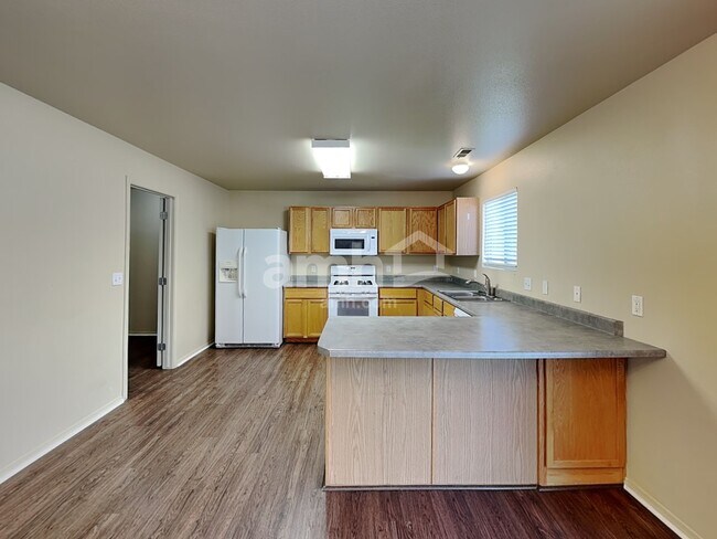 Photo - 2776 Willow Way