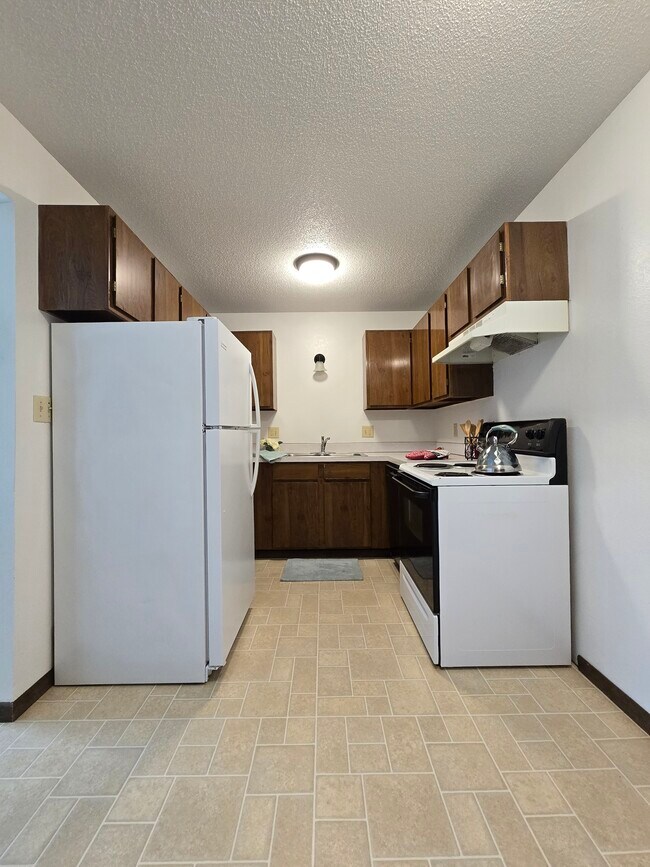 2 bed, 1 bath $929 - 1105 12th St