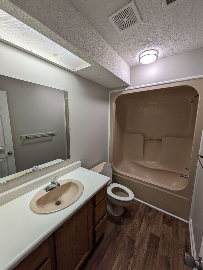 Photo - 1BD/1BA Apartment in The Elms Unit 7