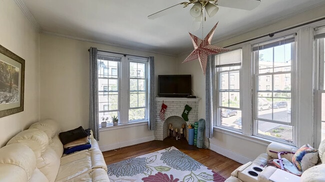 Building Photo - 18 Glenville Ave Unit 2 Rental