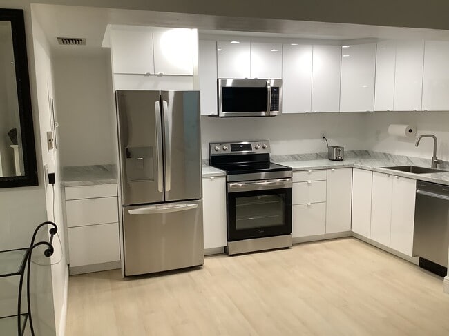 Building Photo - 20301 NE 30th Ave Unit Aventura Mall on circle Rental