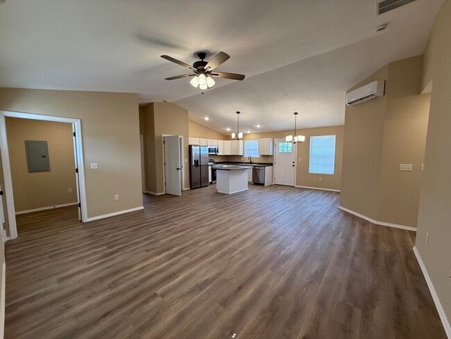 Photo - 202 Ruby Ln