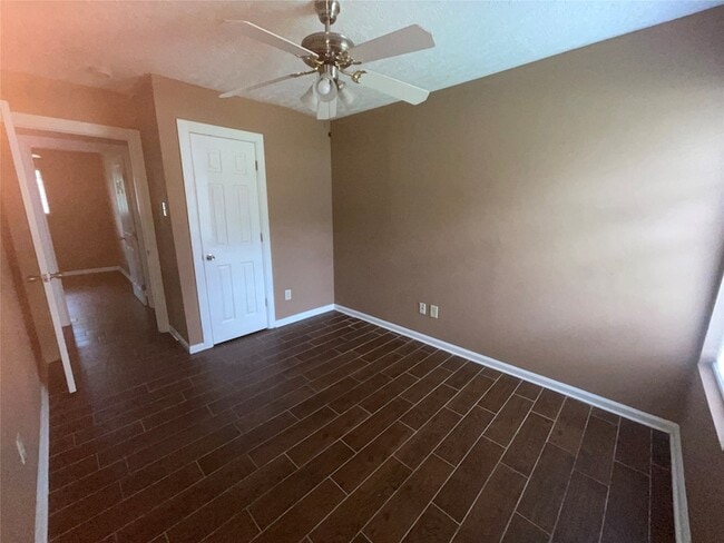 Photo - 4518 Oak Shadows Dr