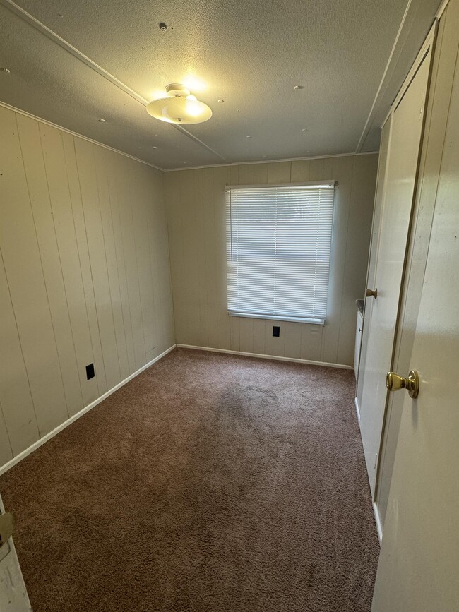 Photo - 211 Victoria Cir