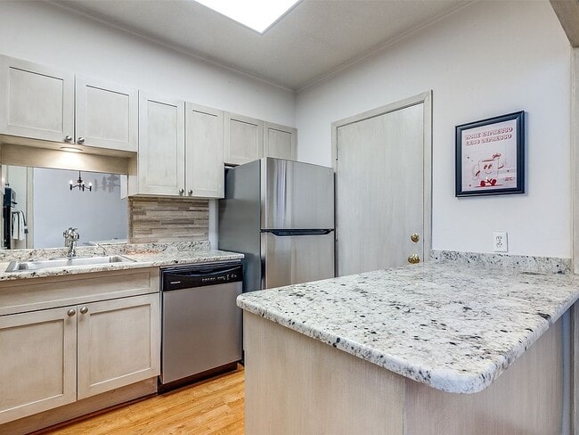 Photo - 3701 Turtle Creek Blvd Unit 66