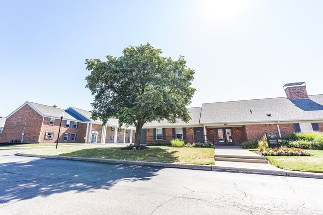 Photo - Governor Square