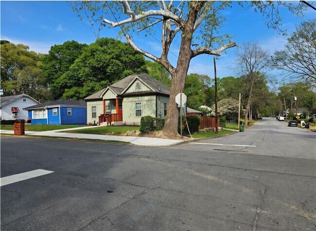 Photo - 198 Wellington St SW