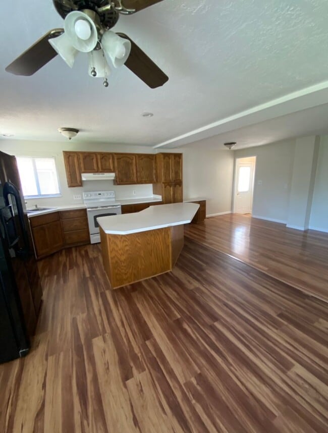Photo - Spacious 4 Bed 2 Bath Home in Roy, UT with Fully Fenced Yard