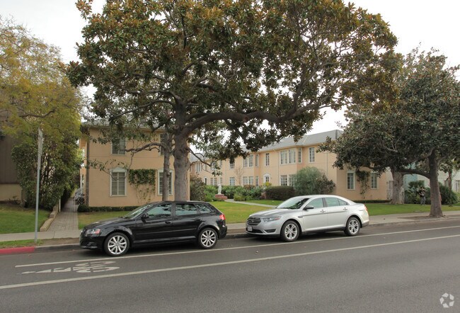 Photo - 614-618 San Vicente Blvd Apartments