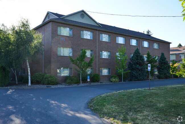 Photo - George Fox University - Le Shana Hall