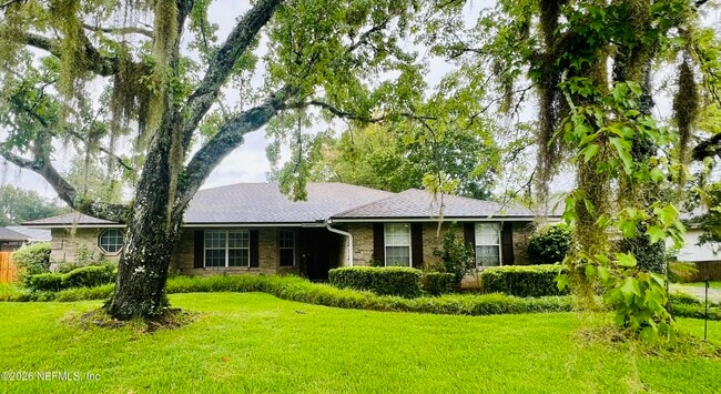 Building Photo - 1800 Castille Dr