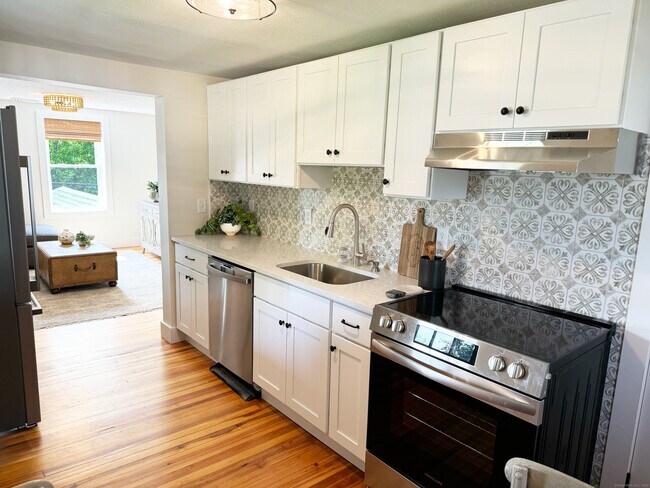 Photo - 188 E Lake St