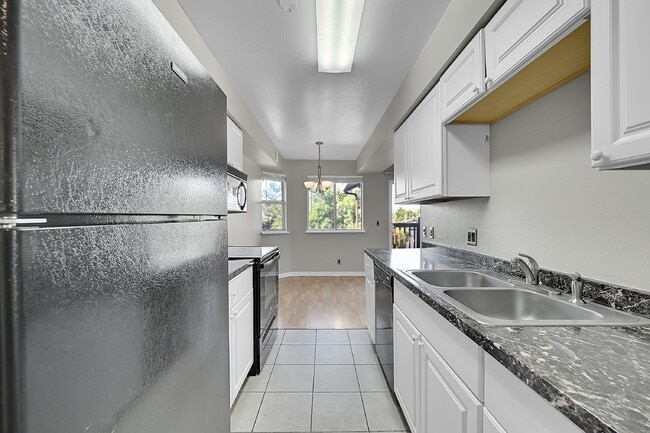 Photo - $1,650.00 - 2 Bedrooms, 1.5 Bathrooms Condo in Aurora with Cozy Fireplace! Unit 1832L