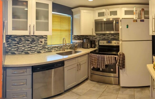 Building Photo - 4101 NW 26th St Unit 358