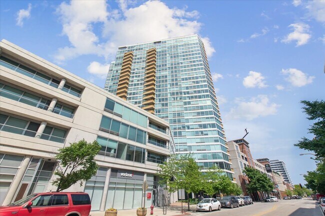 Building Photo - 1720 Maple Ave Unit 2240