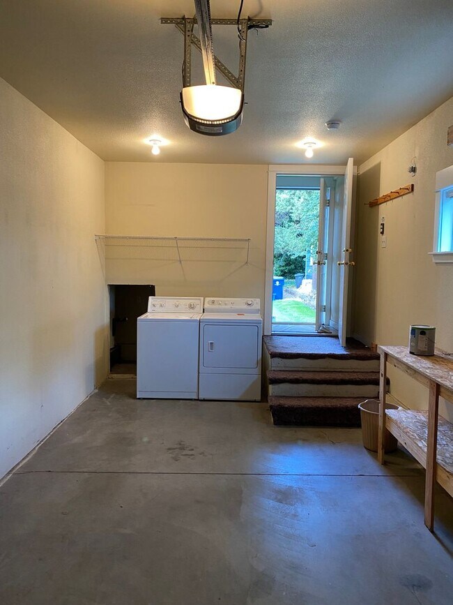 Photo - 437 NE Irving Ave Unidad 2