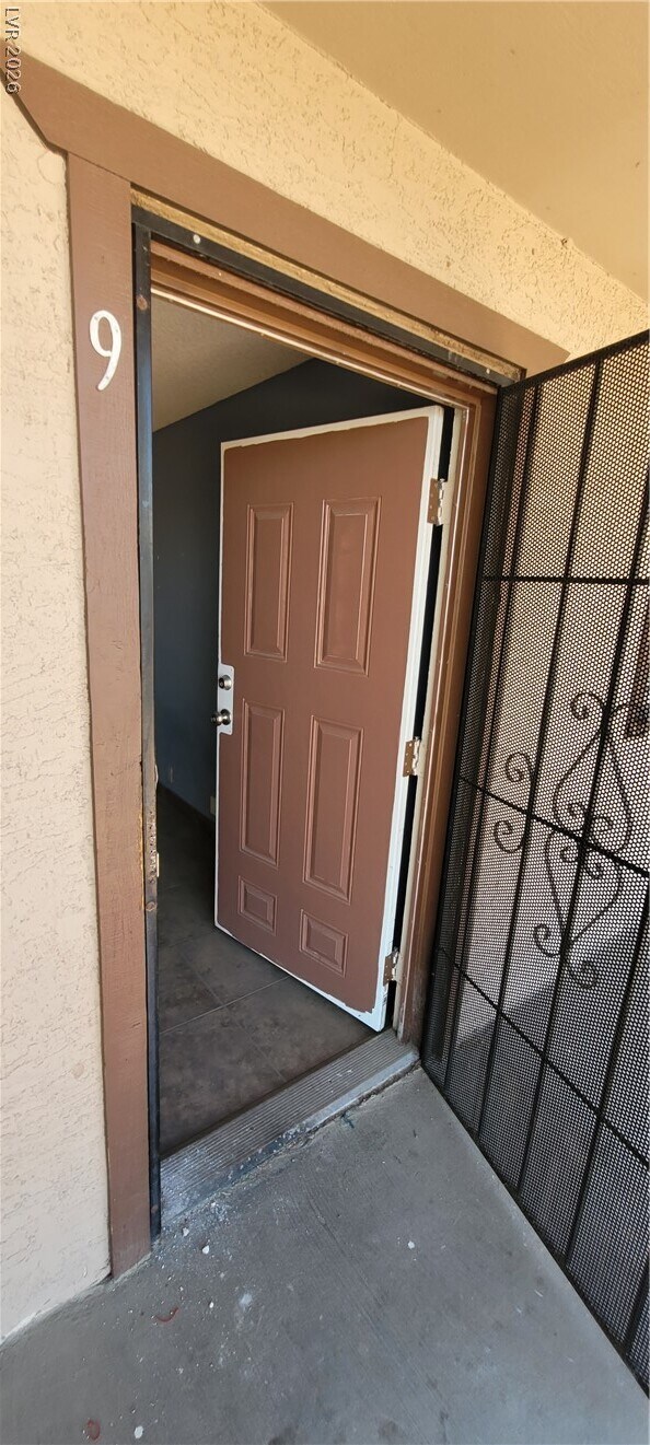 615 S Royal Crest Cir Unit 9