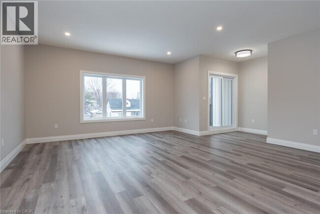 Photo - 32 THIRD Avenue Unit# Upper Unit Upper