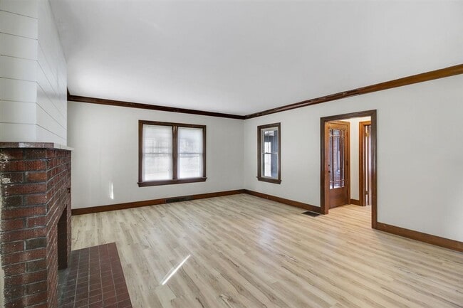 Photo - 5 bed, 3 bath updated home on Campus - AVAILABLE AUGUST 2026