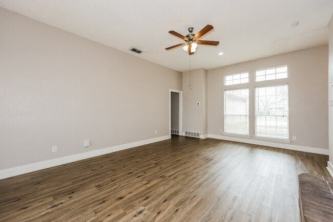 Photo - 724 Nicole Dr