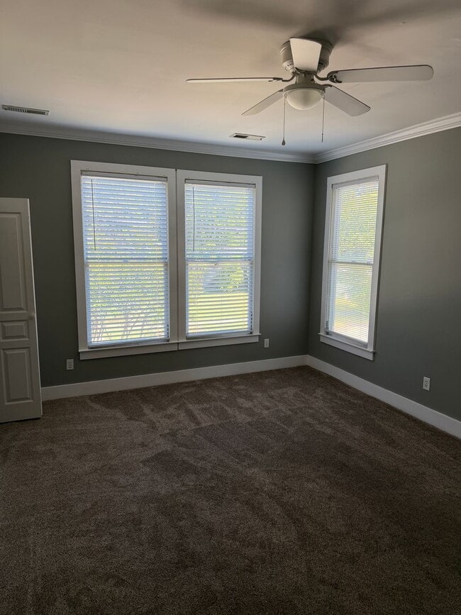 Building Photo - Spacious 2 Bedroom Walkable to Downtown Unit 524-B