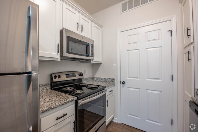 1 habitación, 1 baño, 606 pies cuadrados, cocina