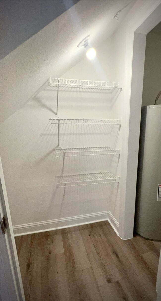 Building Photo - 5353 Memorial Dr Unit 3038