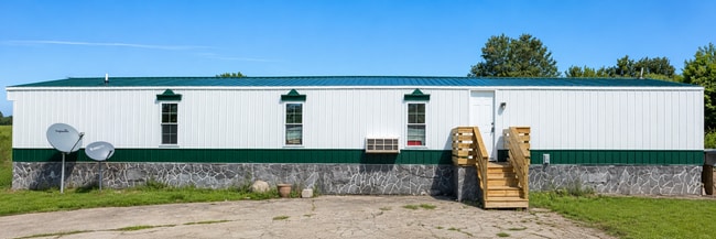 Building Photo - Peaceful 3BR - 2BR In Tompkinsville!