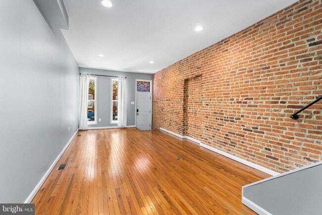 Building Photo - 1330 S Charles St