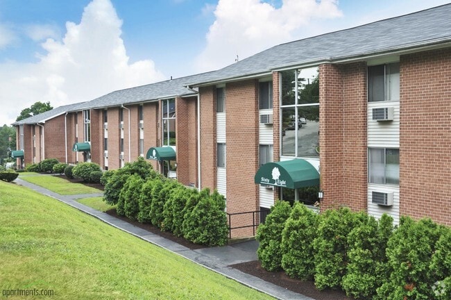 Building - Nutmeg Woods