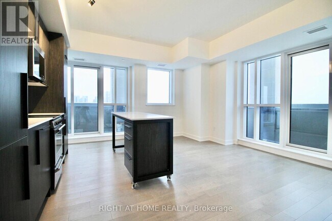 Photo - 560 Rideau St Unit 1004