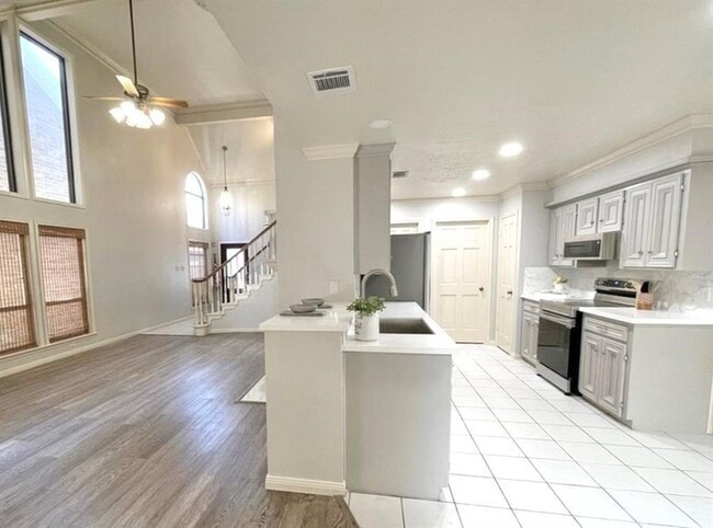 Photo - 18226 Vinland Dr