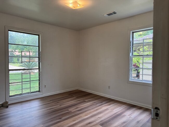 Photo - 5726 Lakefield Dr