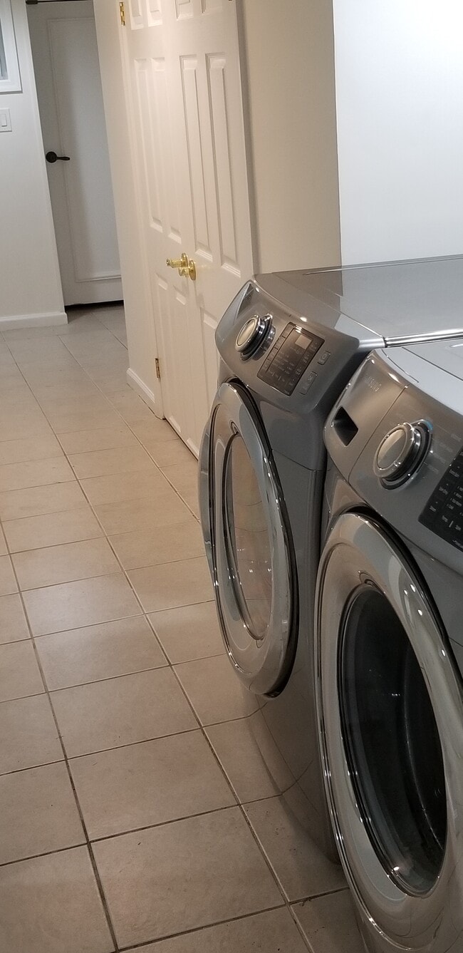 washer and dryer - 600 Old Stamford Rd Unit Studio