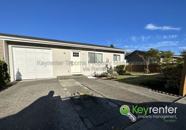 Building Photo - 221 Sunset Dr