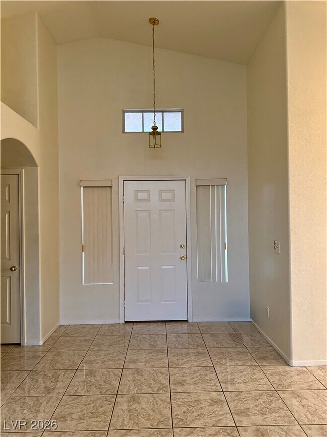 Building Photo - 834 Beefeater Pl