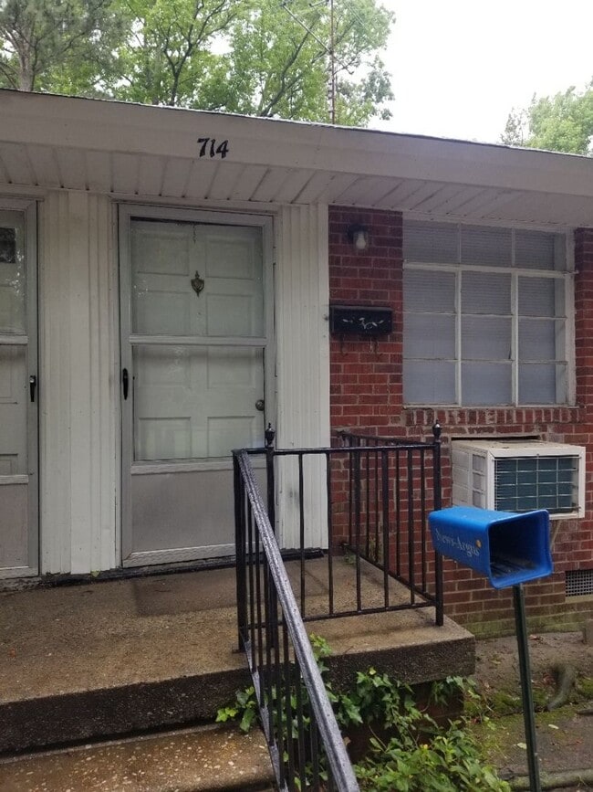 Building Photo - 714 Pou St